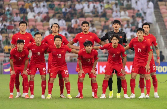 亚洲男足排行榜前十名球员是谁